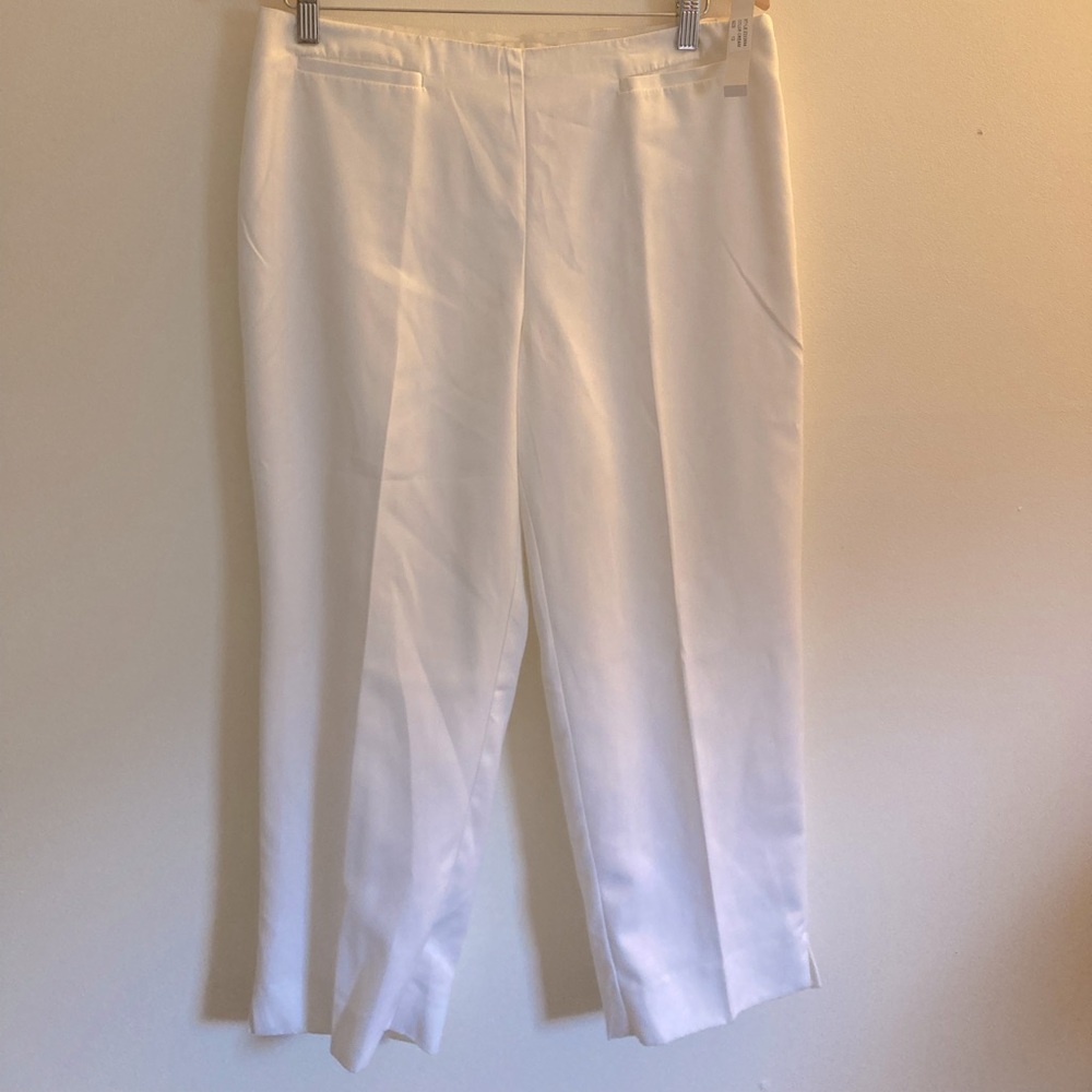 New with Tags Women’s Madison Hill White Slacks